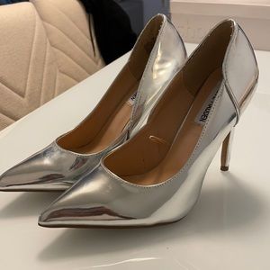 Steve Madden silver pumps Size 7